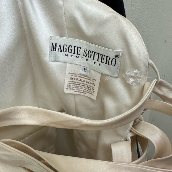 Maggie Sottero Memories Corset Wedding Gown w/Bustle & Free Bling Flip Flops - Picture 2 of 6